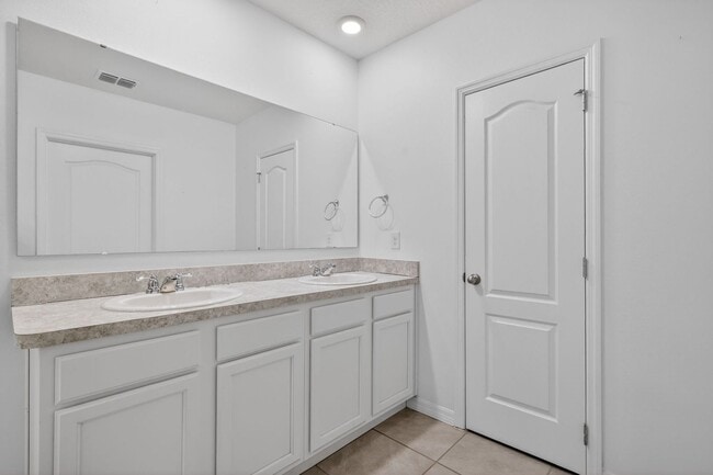 Building Photo - 3039 Tansy St