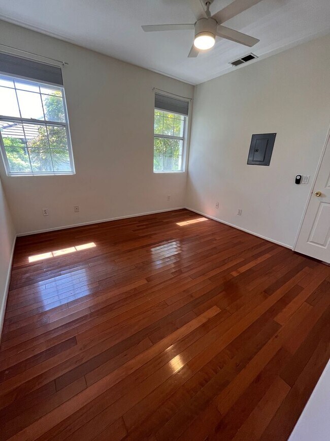 Building Photo - Encinitas Gem: Stunning 2 Bed 2.5 Bath Tow...