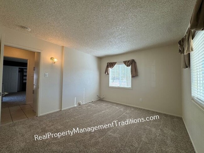 Building Photo - Cozy single story