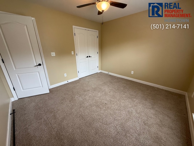 Building Photo - 1609 White Oak Cir