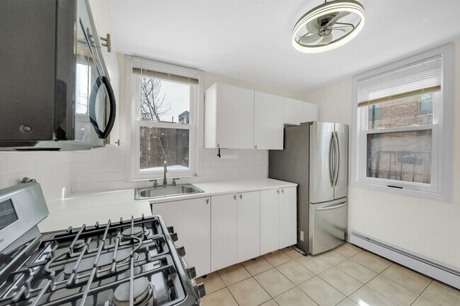 Building Photo - 811 Montgomery St