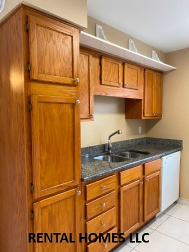 Building Photo - Two Bedroom One Story Townhouse close to Altamonte Mall & all other major local roads