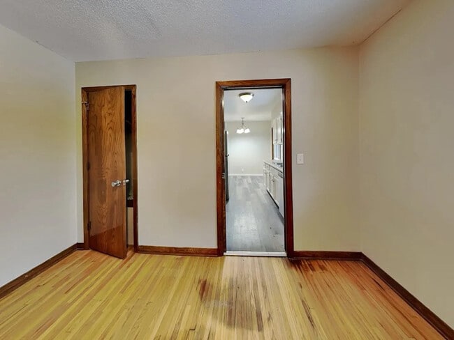 Building Photo - 3021 Commodore Dr