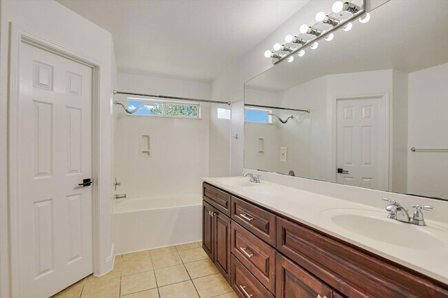 Building Photo - 8111 Hawick Dr