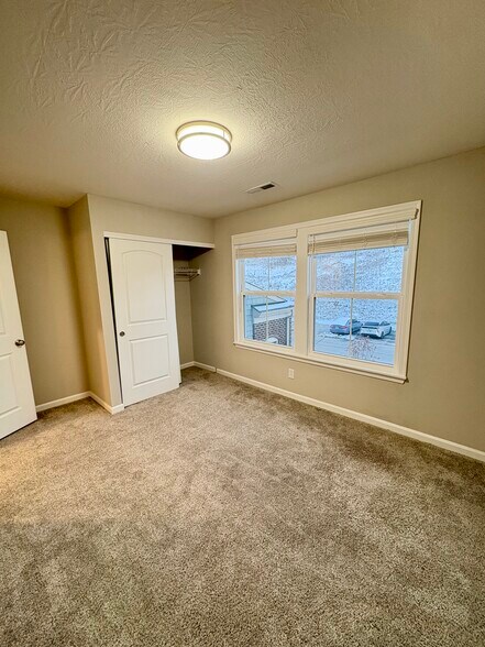 Building Photo - 7568 Woodhaven Ct