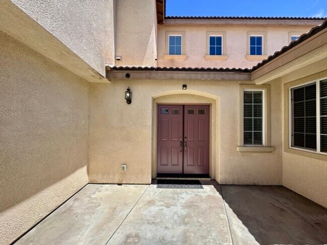 Building Photo - Beautiful Two Story 5 bedroom Home in the ...