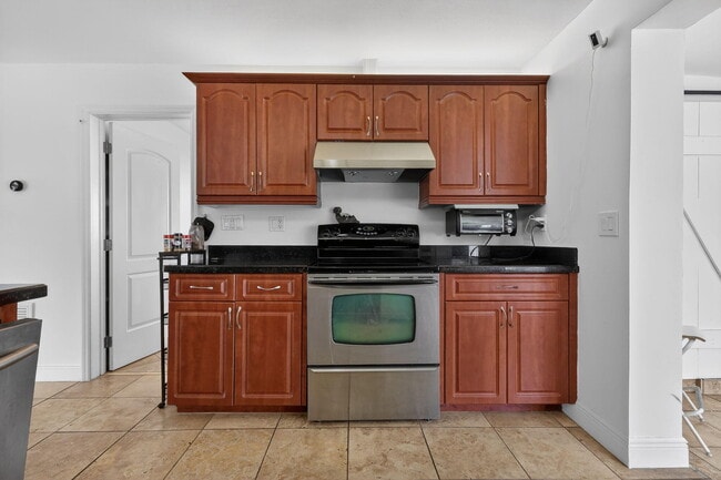 Building Photo - 4540 SW 28th Terrace