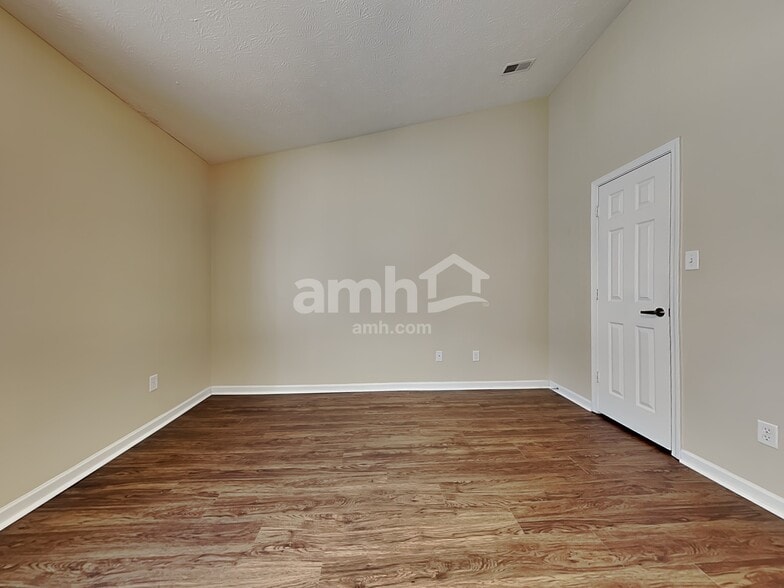 Building Photo - 408 N Shore Ct