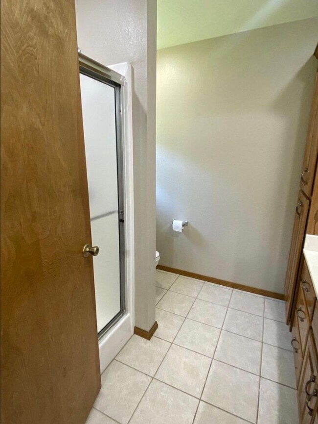Building Photo - 984 Bates Dr