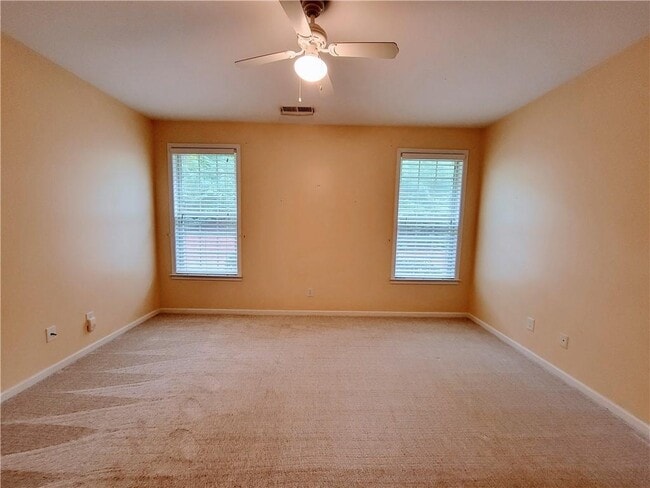 Building Photo - 216 Riverstone Pl