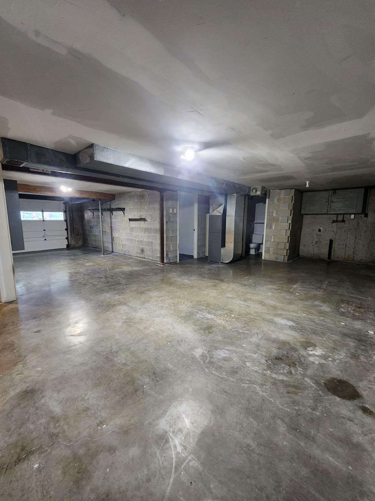 Building Photo - 922 S 74th St