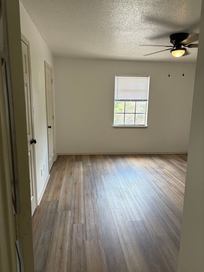 Building Photo - WaveHaus