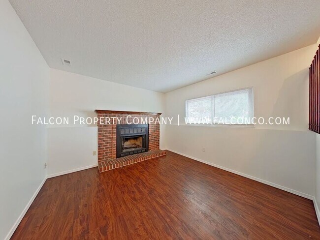 Building Photo - 3930 Beltana Dr