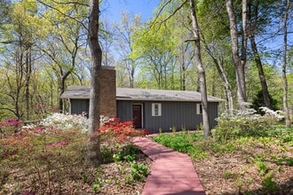 Building Photo - Lovely Home - Beautiful Wooded Setting