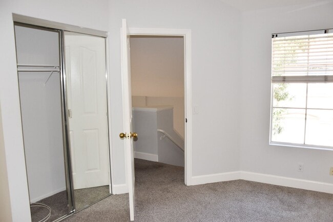 Building Photo - 8215 E White Oak Ridge