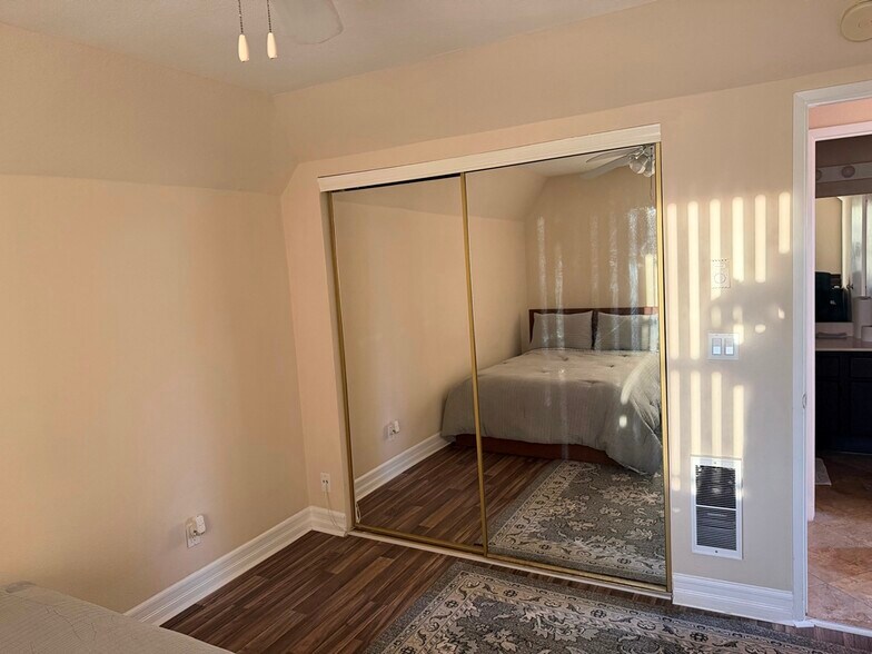 Building Photo - 8889 Caminito Plaza Centro