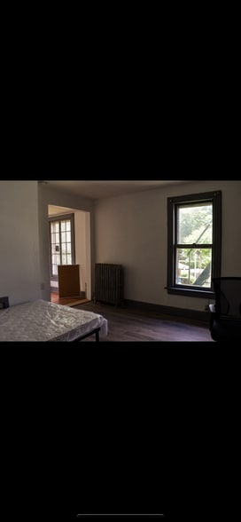 Building Photo - 171 Chapin St