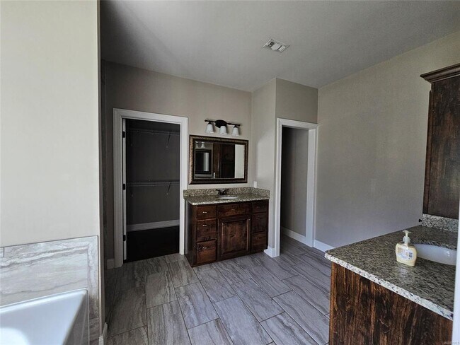 Building Photo - 1017 Ridge Point Dr