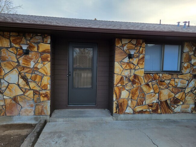 Building Photo - Coming Soon! 4 bedroom 2 bath