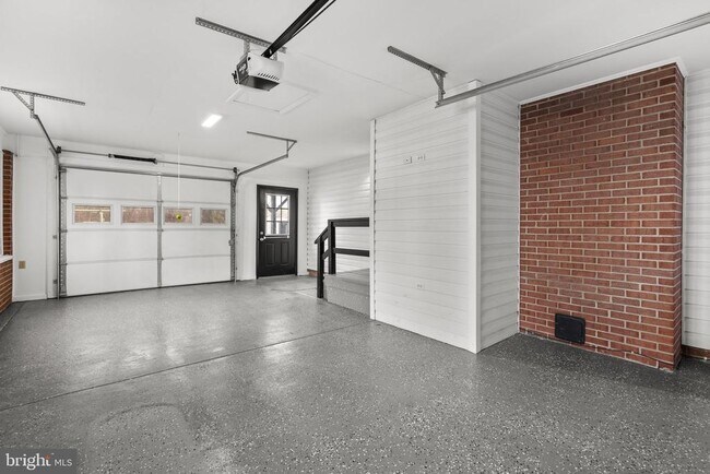 Building Photo - 3887 Shadywood Dr