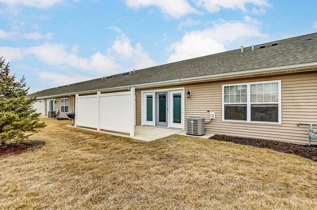 Building Photo - **RENT DISCOUNT SPECIAL** Victory Place Villas - 2 Bedroom, 2 Bathroom - End Unit