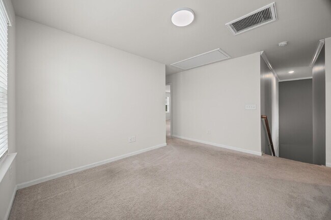Building Photo - "Spacious 4-Bedroom Home Located In Desira...