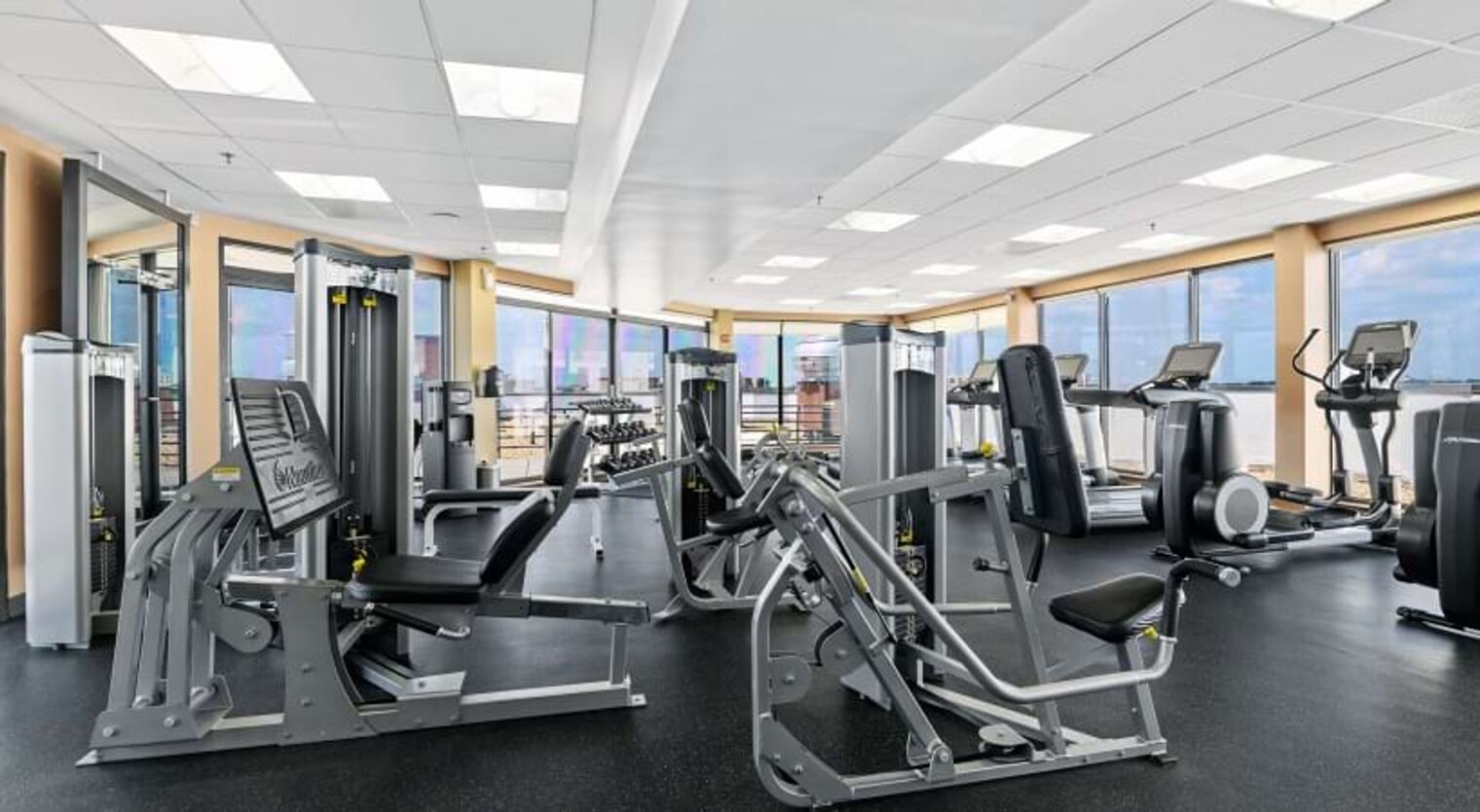 Building Photo - 1500 S Hayes St