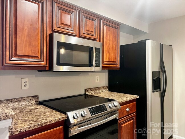 Building Photo - 1317 Maple Shade Ln