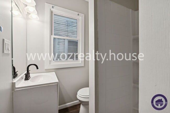 Building Photo - 2824 Chestnut St