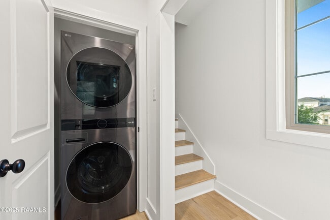 Building Photo - 202 Steiner Oaks