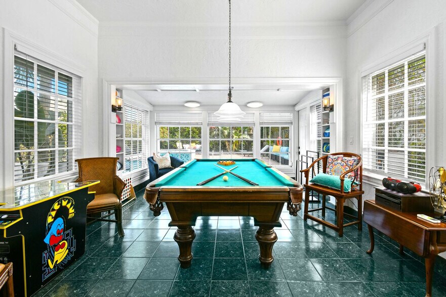 Building Photo - 414 Lake Shore Dr