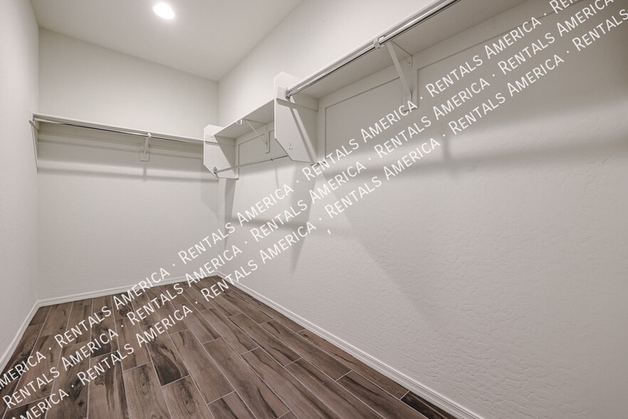 Building Photo - 25970 W Cat Balue Dr