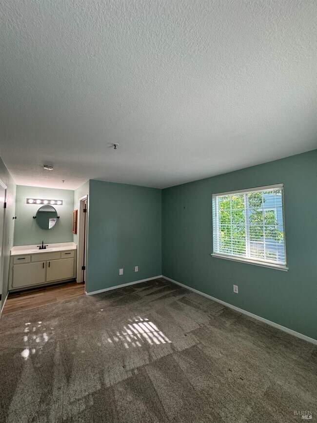 Building Photo - 511 Lighthouse Dr