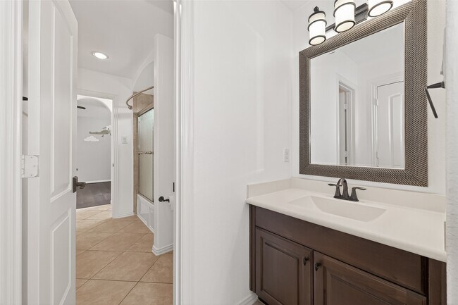 Building Photo - 2727 Carriage Hollow Ln