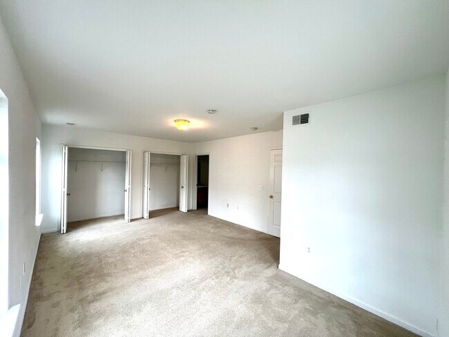 Building Photo - 2664 S Knightsbridge Cir