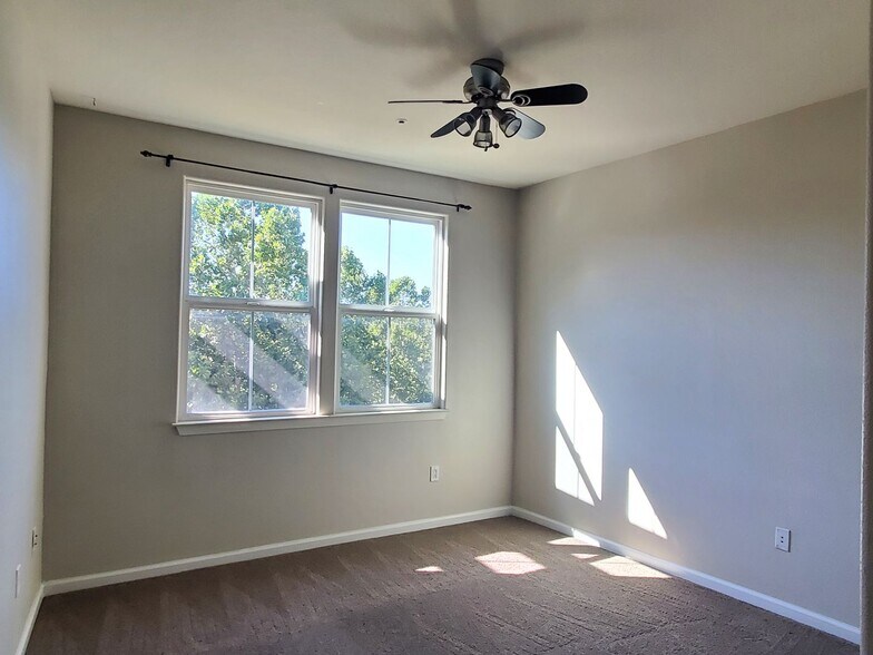 Building Photo - 1310 Saddle Rack St