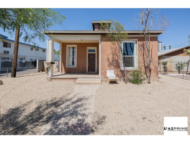Building Photo - $500 OFF FIRST MONTH'S RENT MOVE IN SPECIA...
