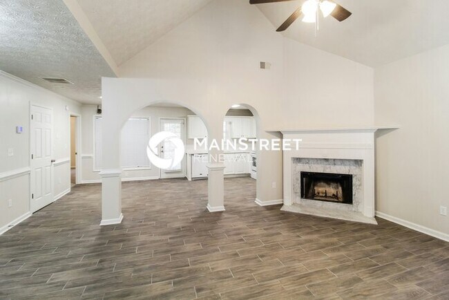 Building Photo - 3 Bedroom Pet-Friendly Home in Covington, GA with Main Street Renewal
