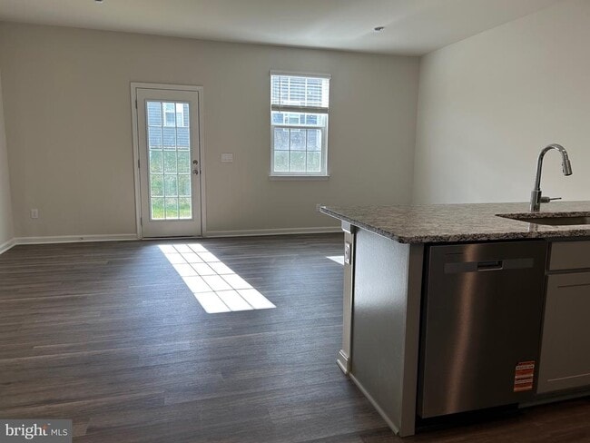 Building Photo - 115 Rae Ct