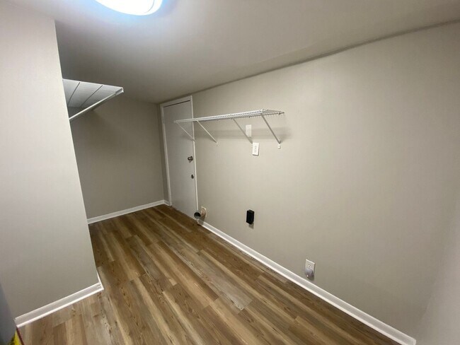 Building Photo - Cozy Duplex Unit Close to Downtown & Massa...