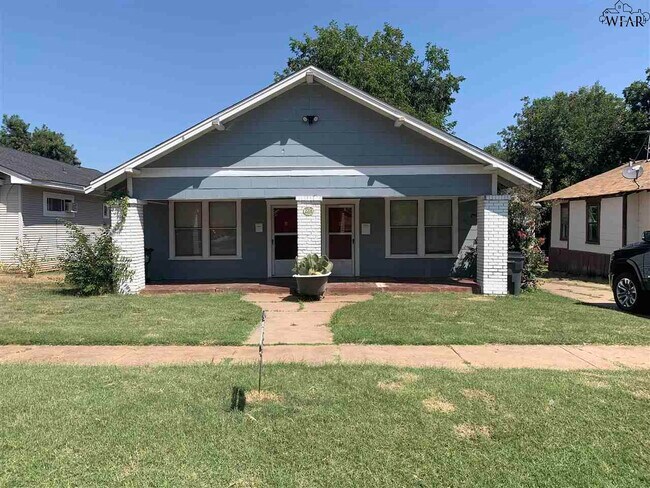 Primary Photo - 2206 1/2 8th St