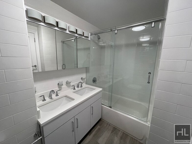 Building Photo - E 89 St