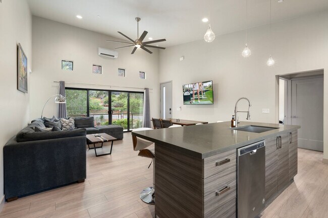 Building Photo - 30 Moondance Ln
