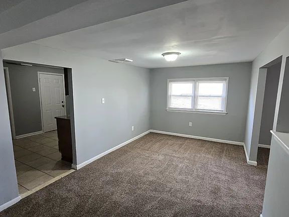 Building Photo - 3 bedroom 1.5 bathrooms Rancher.