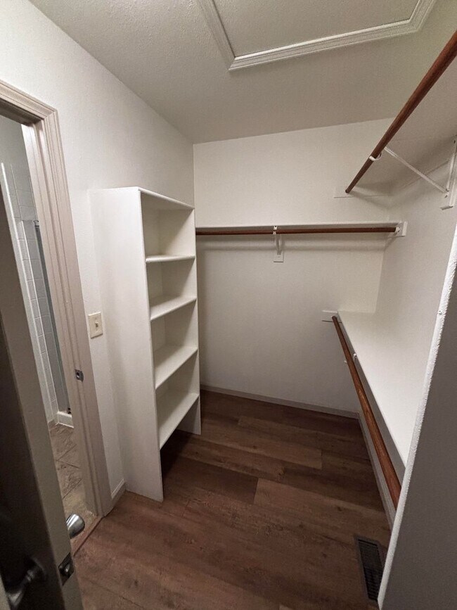 Building Photo - 5941 Corinth Dr