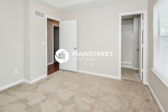 Building Photo - 3 Bedroom Pet-Friendly Home in Lees Summit, MO with Main Street Renewal