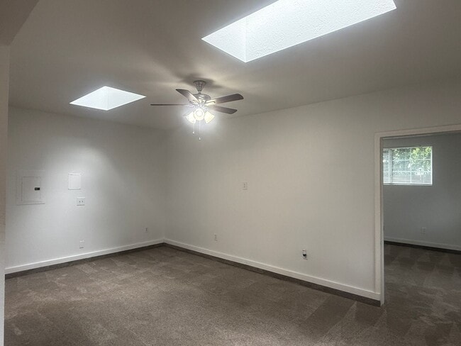 Building Photo - Private Detached 1 Bed 1 Bath ADU - Utilit...