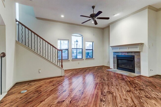 Building Photo - Impeccably Maintained Midtown Townhome with Downtown Views!