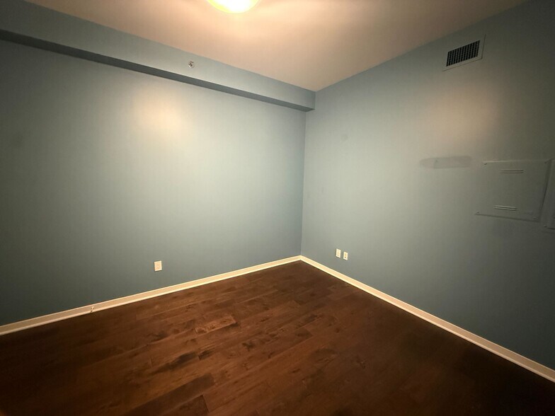 Building Photo - 401 N 2nd St