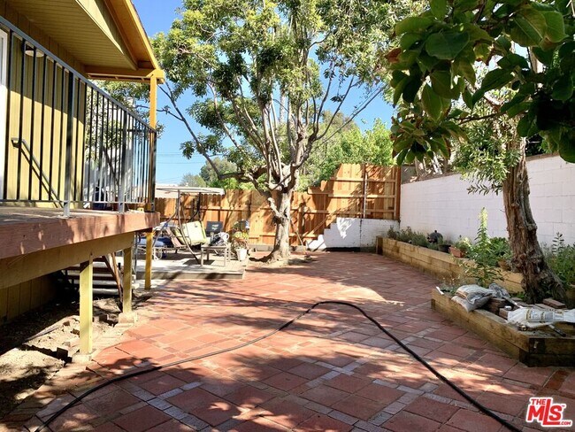 Building Photo - 3237 Kelton Ave